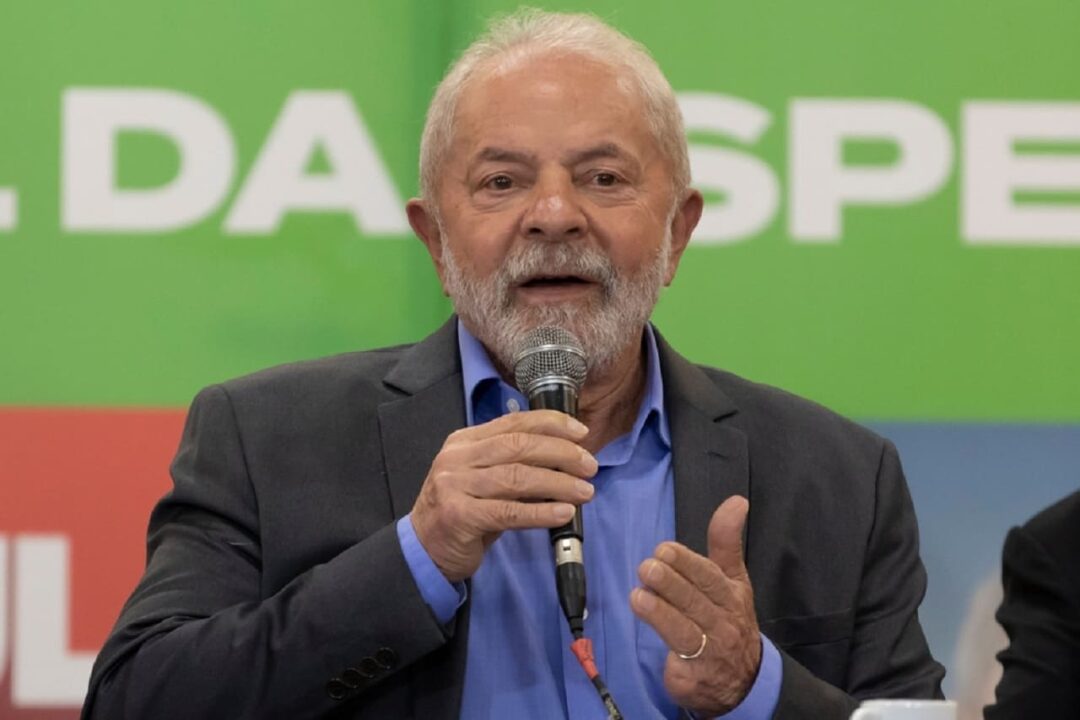 Imagem de Lula discursando