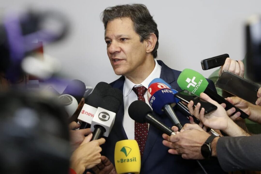1724652489_896_Governo-Desvinculara-Beneficios-Sociais-do-Salario-Minimo Haddad Aguarda Aprovação de Lula para Isenção do IR até R$ 5 Mil